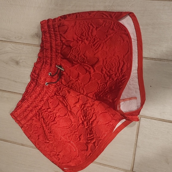 NWOT Adidas Originals Floral Red Track Shorts Workout Gym - Picture 6 of 8
